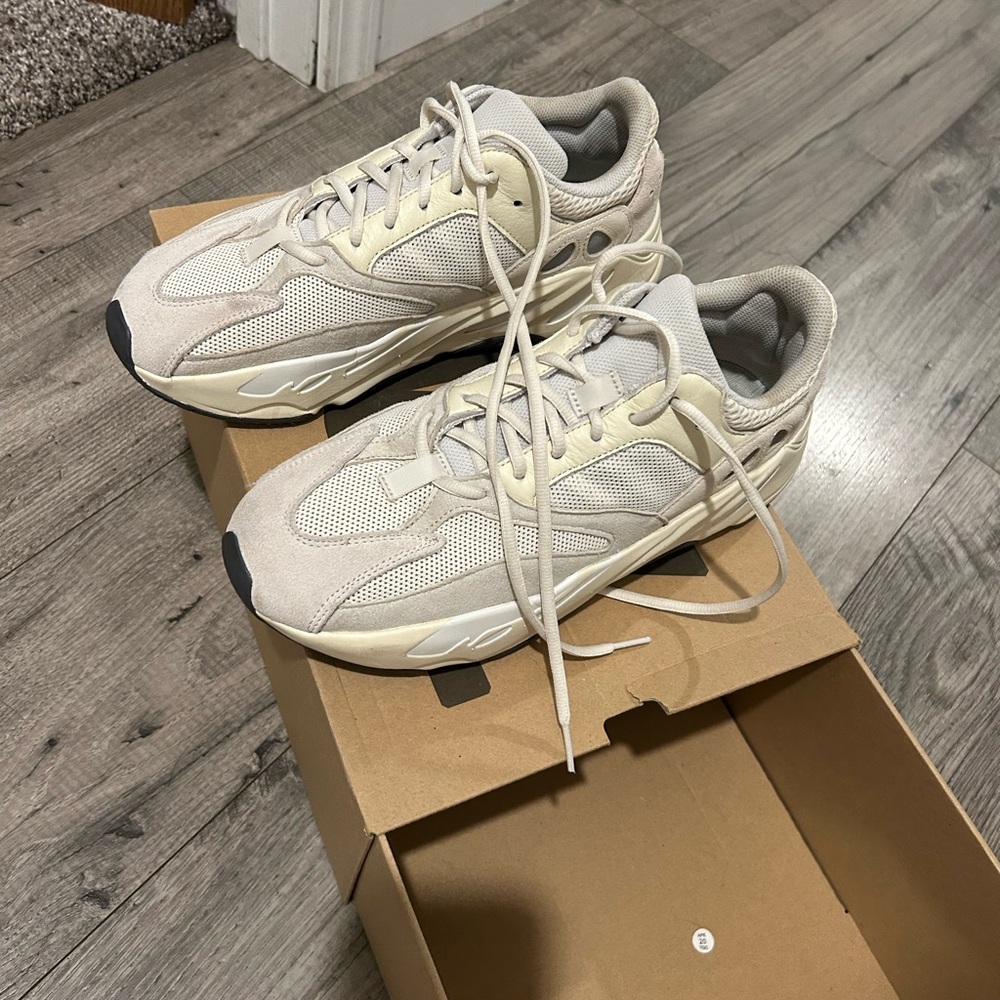 Yeezy Boost 700 V2 Analog